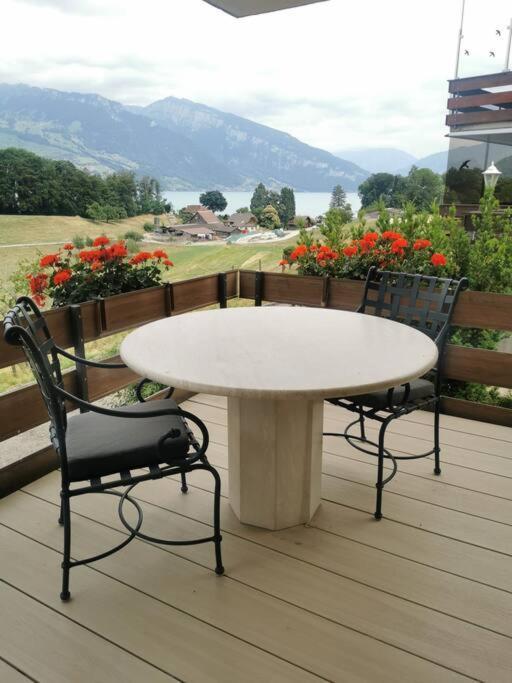 Neb-Thun Einigen, Wohnung Am See Spiez Extérieur photo